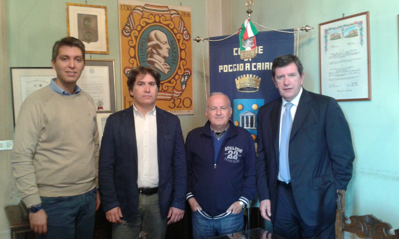 il presidente dell’AIDO provinciale di Prato Alessio Magnolfi e Mario Macelloni dell’associazione Vite – Volontariato Italiano Trapiantati Epatici Onlus hanno consegnato al sindaco Marco Martini e all’assessore alla Sanità Francesco Puggelli il ricavato della cena di beneficenza