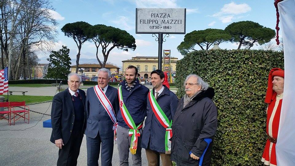 La targa della nuova piazza Filippo Mazzei
